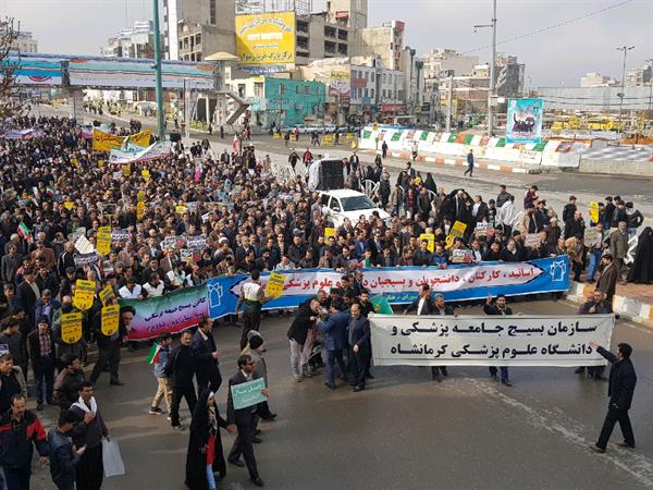 جلوه هایی از حماسه حضور دانشگاهیان در راهپیمایی 22 بهمن ماه